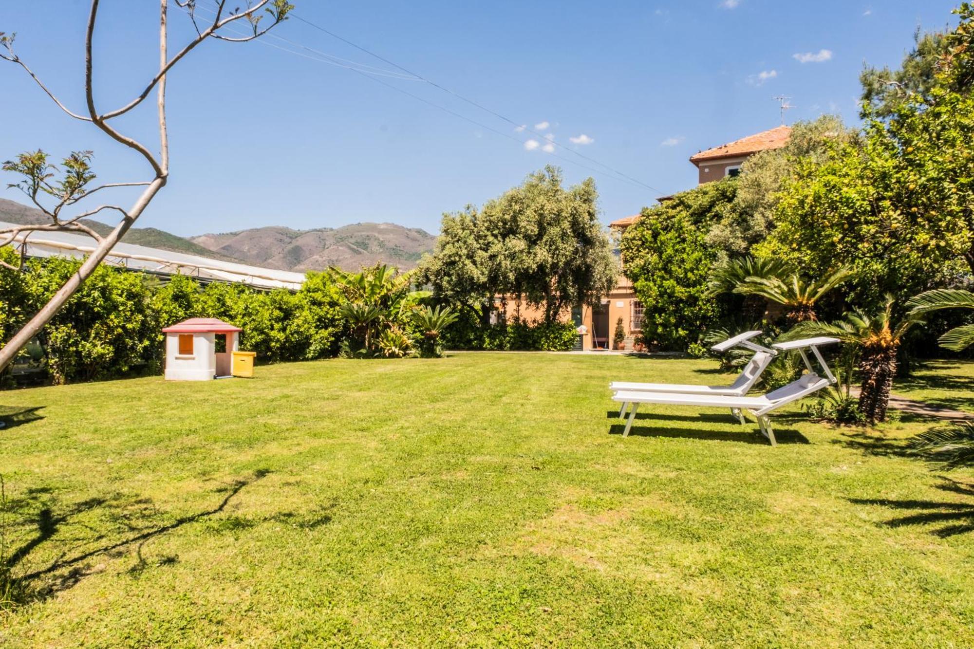 Agriturismo Giorgi Appartamenti In Riviera Ligure Альбенга Экстерьер фото